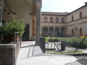 Castello Sforzesco, Milano, cortile interno con rampa pedonale