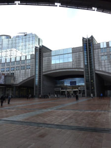 Foto del Parlamento Europeo, veduta esterna della facciata principale, Bruxelles